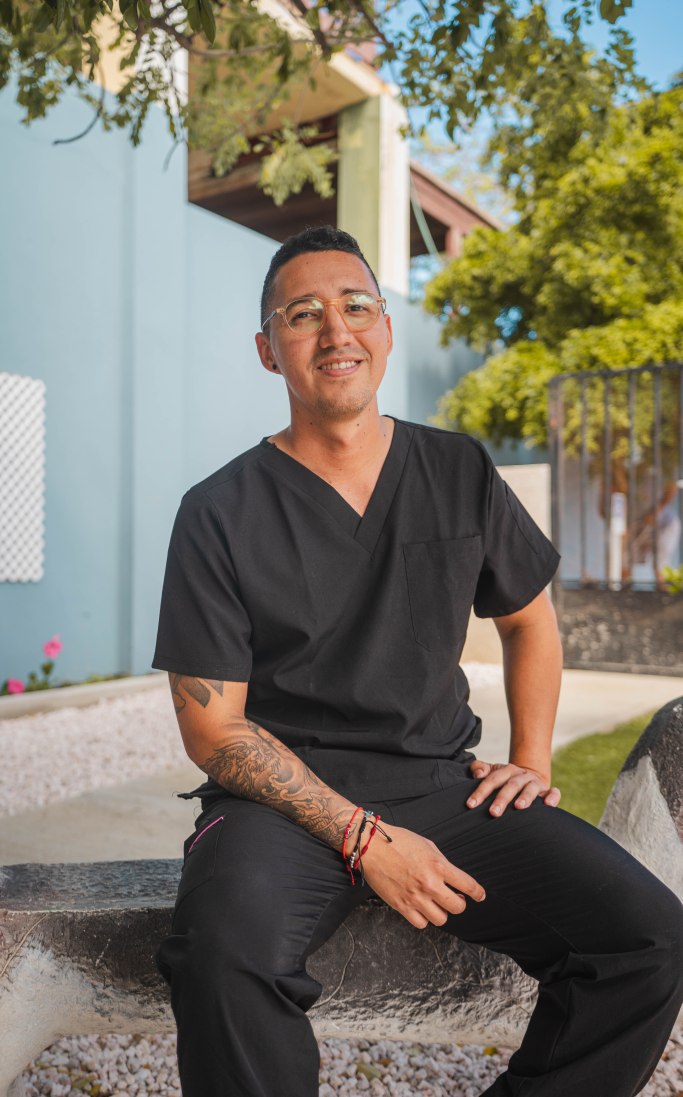 Leonardo Montoya, paraveterinary assistant at Animal Care Clinic Aruba