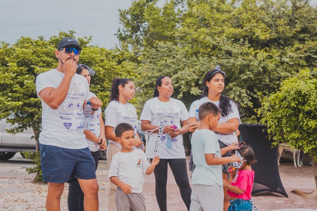 Families in Animal Care Clinic Aruba Fun Walk shirts waiting for the start